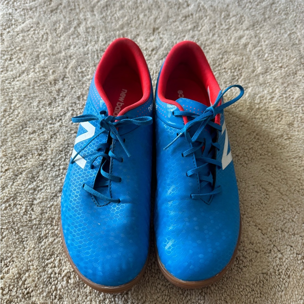 New balance men’s size 9.5 indoor soccer football futsal shoes